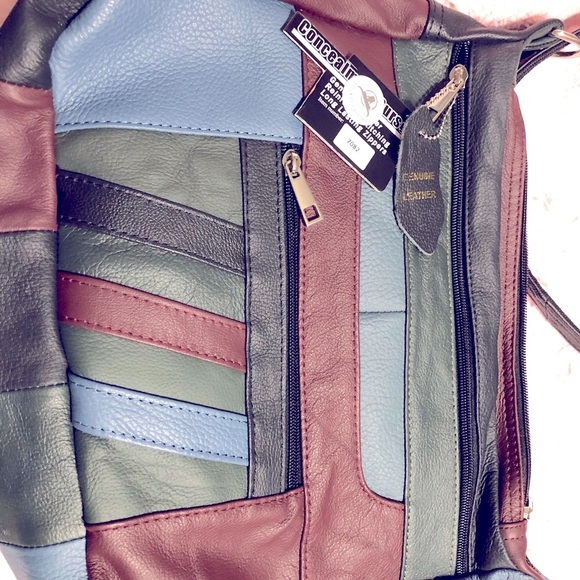 🆕Concealed weapon leather 🔫 locking compartment for gun🔫 leather handbag NWT - Picture 2 of 16